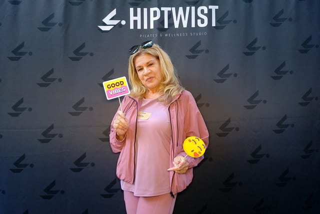 A guest with &ldquo;Good Vibes&rdquo; and emoji props