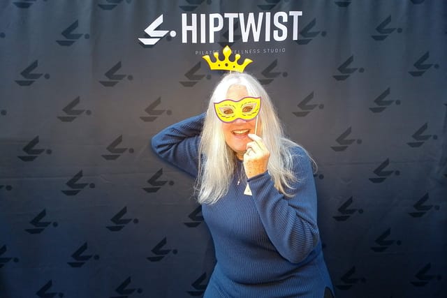 A guest in a crown and a yellow mask