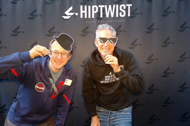 Two guests with top hat and sunglasses props