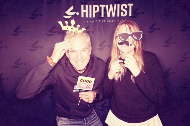 Two guests with a crown, sunglasses and a mustache